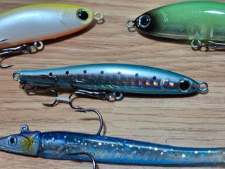 Señuelos de pesca variados
