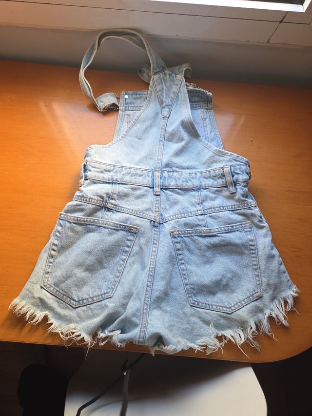 Peto vaquero corto desgastado