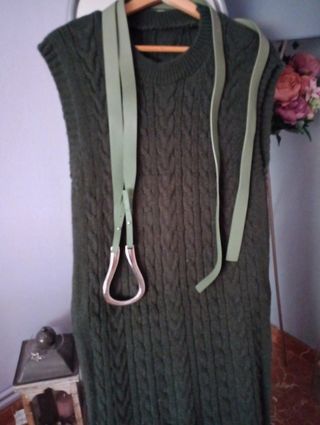 Vestido verde con cinturón