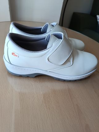 Zapatos blancos hospital/cocina velcro