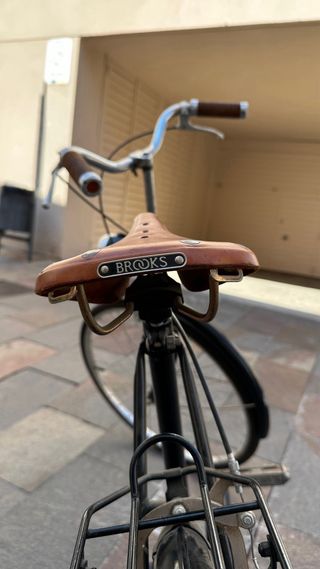 Bicicleta Vintage Negra con Sillín Brooks