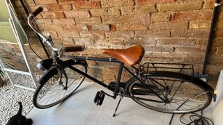 Bicicleta Vintage Negra con Sillín Brooks