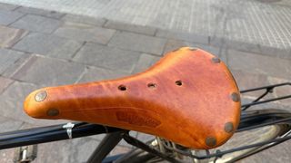 Bicicleta Vintage Negra con Sillín Brooks
