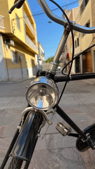 Bicicleta Vintage Negra con Sillín Brooks