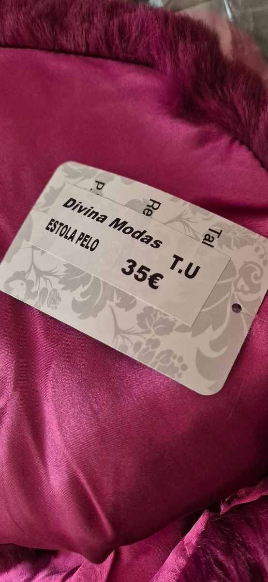 Estola de pelo sintético buganvilla con etiqueta