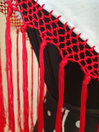 Mantoncillo Flamenco Bordado Rojo y Blanco