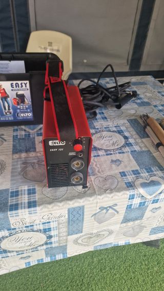 Maquina soldar muy poco uso.
