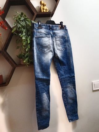 Jeans pitillo rotos Bershka T 36