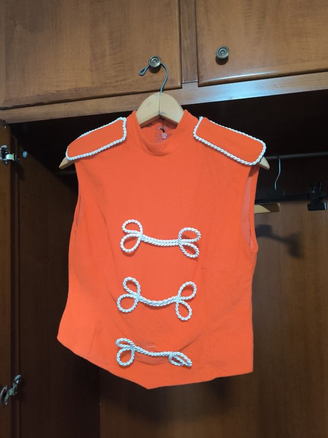 Cuerpo de circo naranja