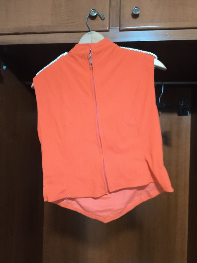 Cuerpo de circo naranja