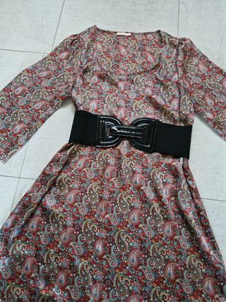 Vestido satén estampado paisley