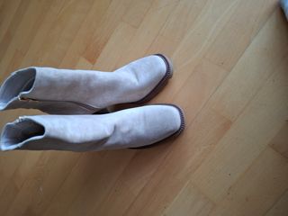 Botín Tacón Beige 5 cm de gamuza  