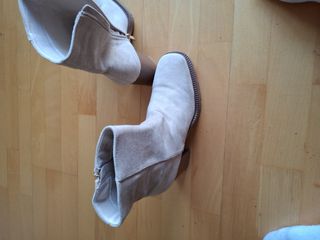 Botín Tacón Beige 5 cm de gamuza  