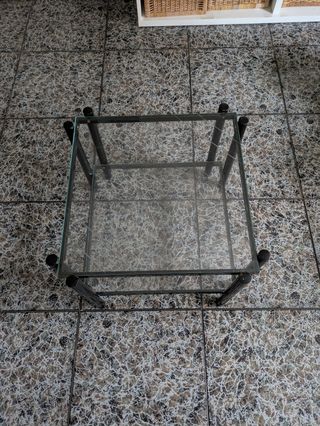 Mesita auxiliar cristal y metal