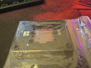 Procesador AMD Ryzen 7 9800X3D + AM5 Secure Frame 