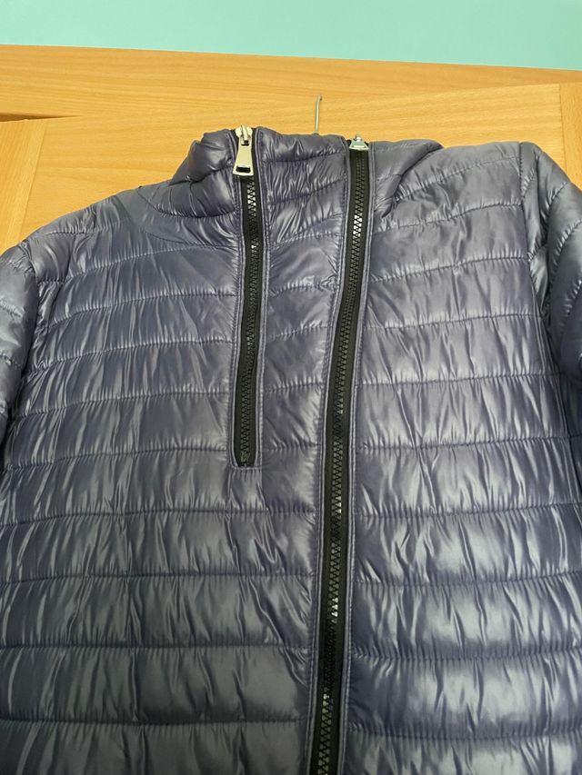 Chaqueta plumas azul con cremalleras