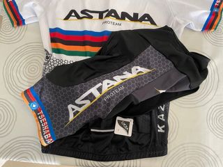 Maillot y culotte Astana Talla L