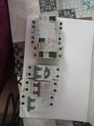 Interruptores automáticos (Breakers)