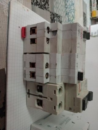 Interruptores automáticos (Breakers)