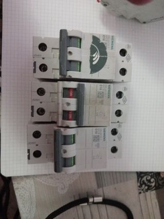 Interruptores automáticos (Breakers)