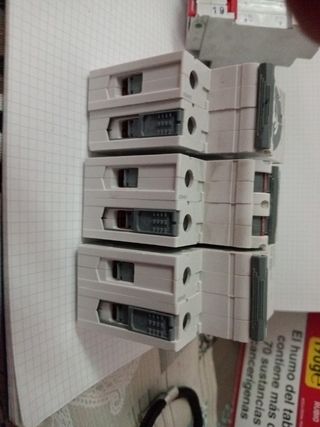 Interruptores automáticos (Breakers)