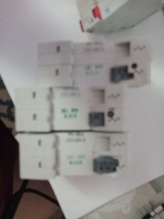 Interruptores automáticos (Breakers)