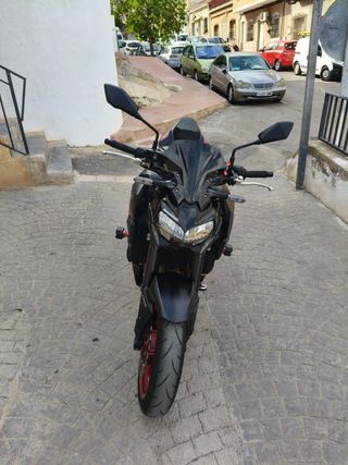 Kawasaki Z900 2021 Negra y Roja