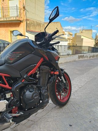 Kawasaki Z900 2021 Negra y Roja