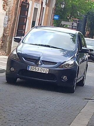Mitsubishi Grandis 2006