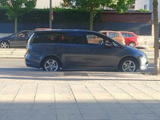 Mitsubishi Grandis 2006
