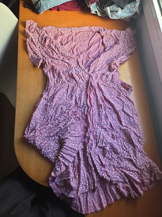 Vestido topos esta arrugado por estar guardado
