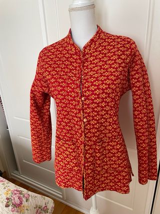 Chaqueta acolchada reversible botones y bolsillos