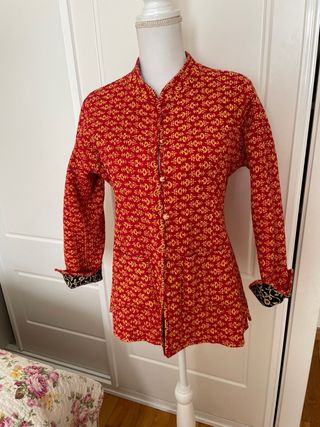 Chaqueta acolchada reversible botones y bolsillos