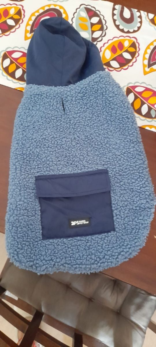 Ropa para perro con capucha