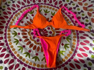 Bikini naranja y fucsia con tirantes