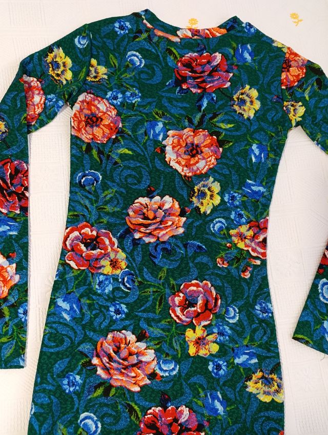 Vestido verde floral manga larga