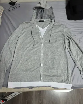 Sudadera con capucha VSKA gris y blanca