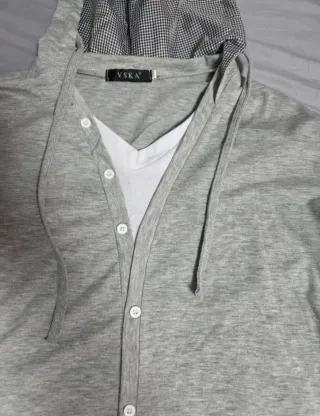 Sudadera con capucha VSKA gris y blanca