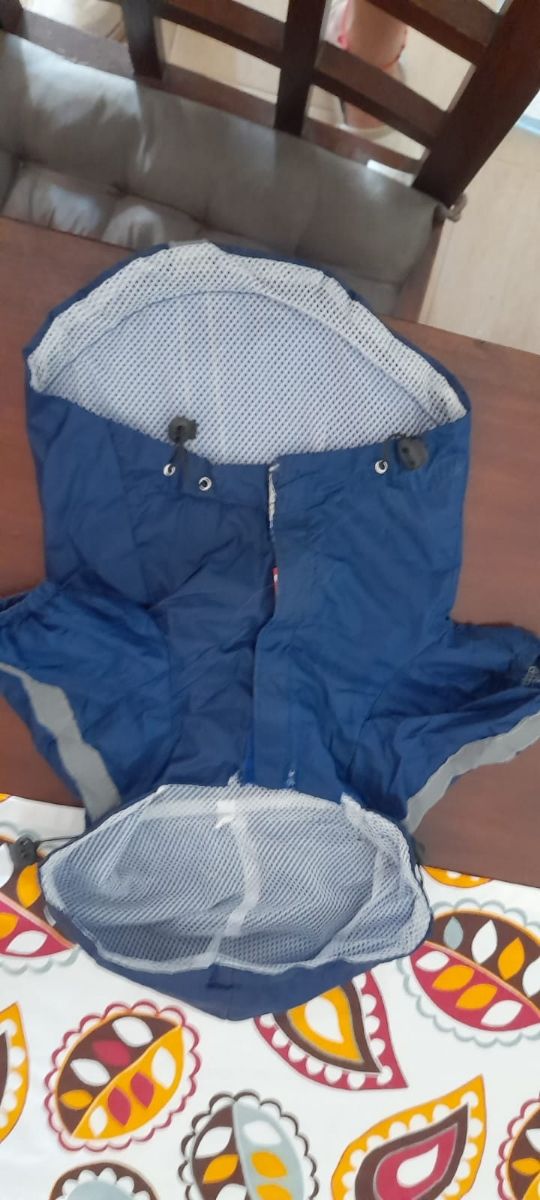 Chubasquero para perro azul