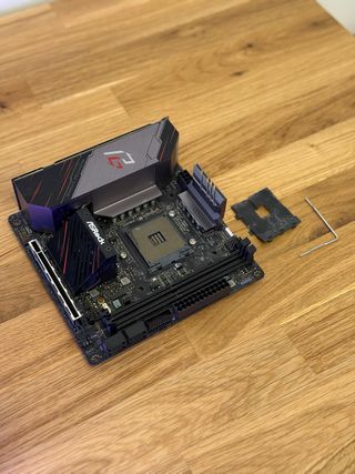 X570 PHANTOM ITX PIEZAS