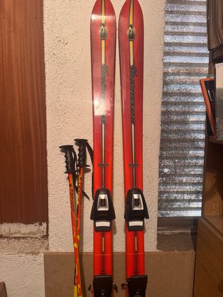 Esquís Carving Rossignol con Bastones