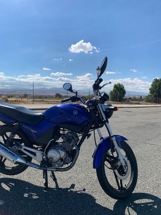 Yamaha YBR 125 Azul de segunda mano por 1.200 EUR en Ávila en WALLAPOP