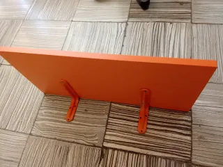 Estantería naranja