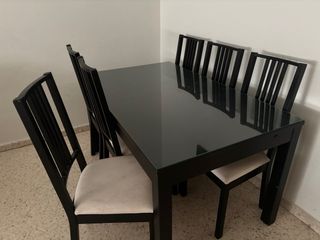 Mesa de comedor con 6 sillas de madera y cristal