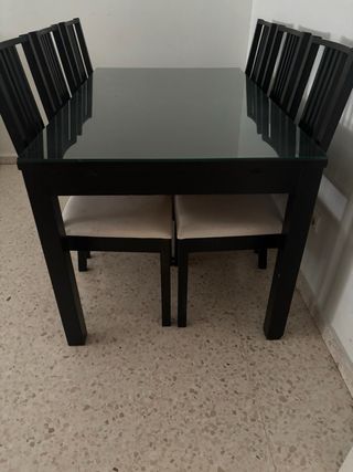 Mesa de comedor con 6 sillas de madera y cristal