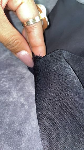 Top satén negro tirantes