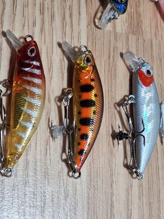 Señuelos de pesca + caja 