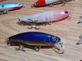 Señuelos de pesca + caja 