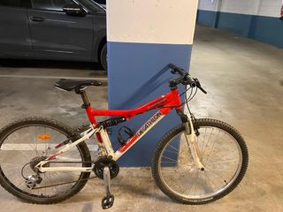 Bicicleta Montaña Rockrider Roja