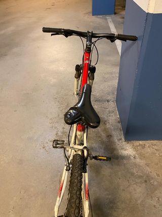 Bicicleta Montaña Rockrider Roja